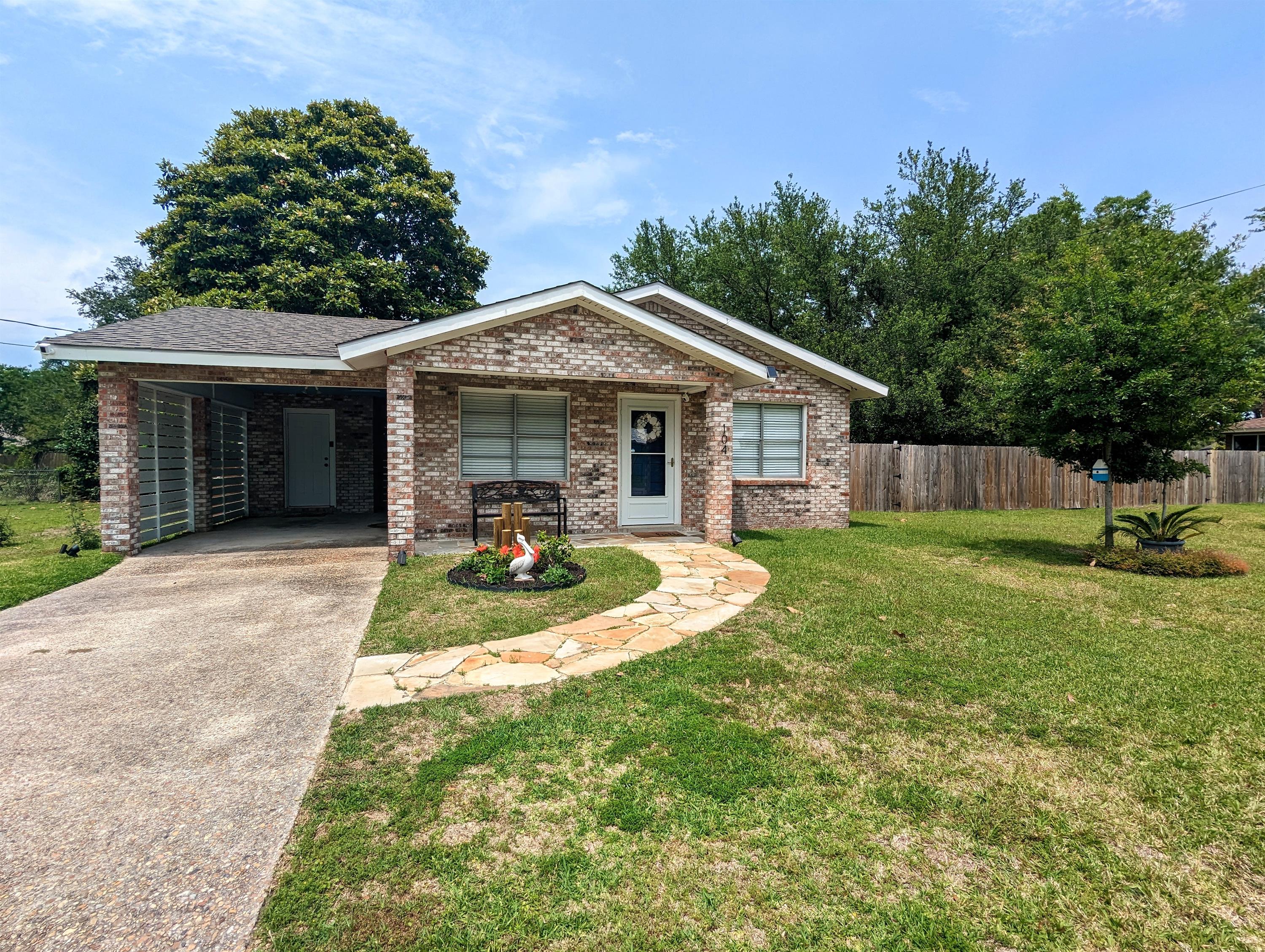 104 Charleswood Lane